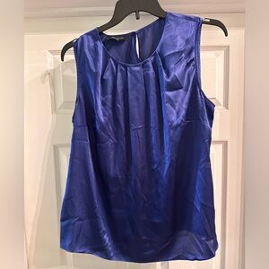 Sleeveless silk pleat neck blouse